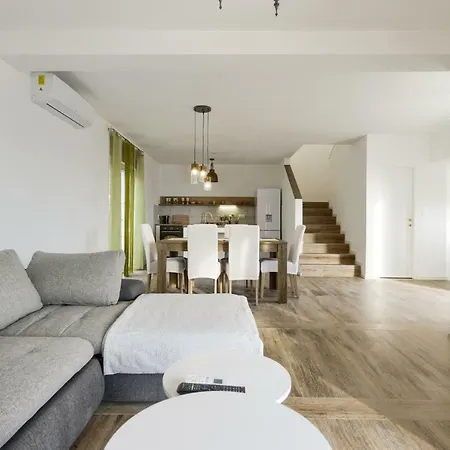 De Danann Villa *