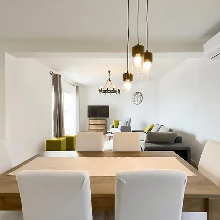 De Danann Villa *