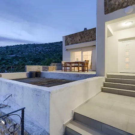 De Danann Villa Starigrad Paklenica